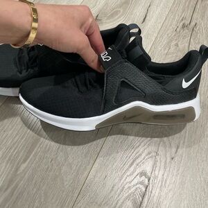 Nike running shoes never worn no box